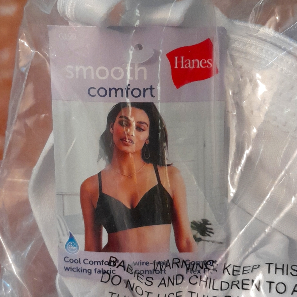 Hanes Smooth Comfort bras, lot of 2, brand new, still in packaging